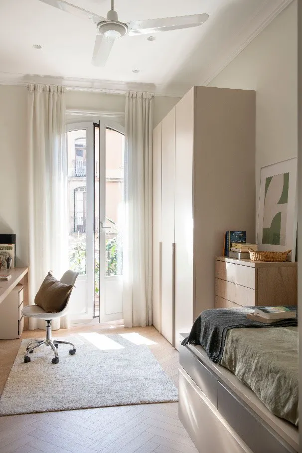 Mobiliario a medida en vivienda del Eixample barcelonés, proyecto de interiorismo de Tegar y Sincro