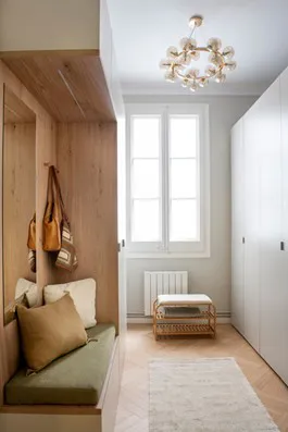 Mobiliario a medida en vivienda del Eixample barcelonés, proyecto de interiorismo de Tegar y Sincro