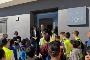 El mueble de la Sénia entra en las aulas